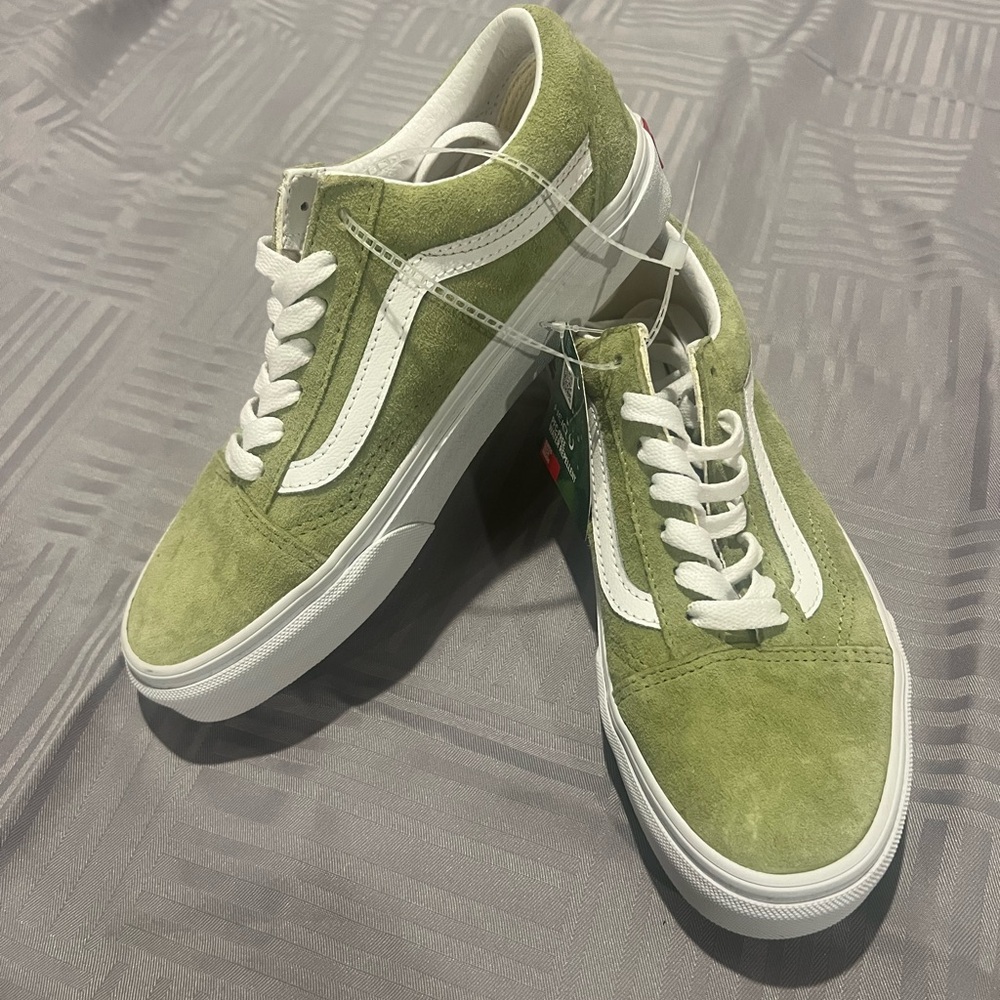 Vans Women Size 7 Kelly Green Suede Sneakers